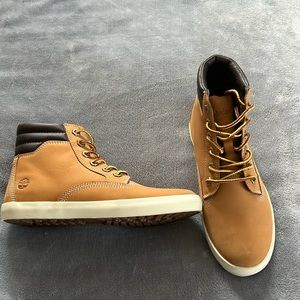 Timberland sneakers size 6.5 women’s